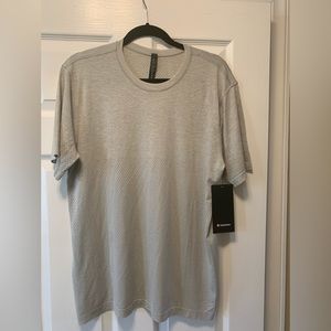 NWT Men's Lululemon Metal Vent Breath Short Sleeve Shirt SIZE Large